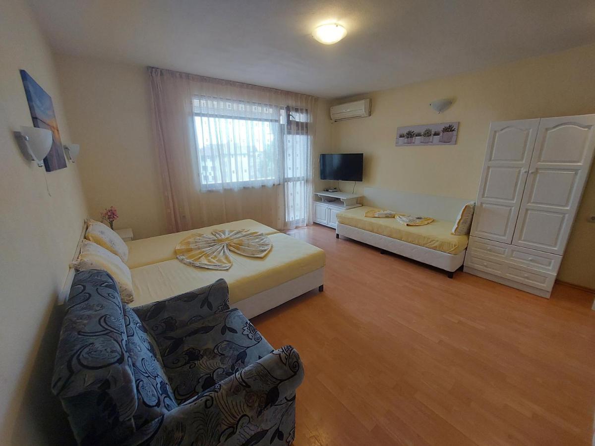 Primorski Briz Guest House Primorsko Ngoại thất bức ảnh