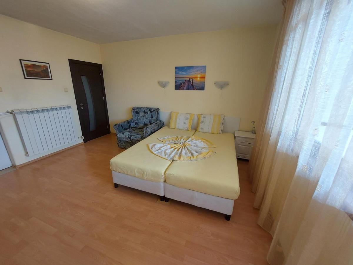 Primorski Briz Guest House Primorsko Ngoại thất bức ảnh