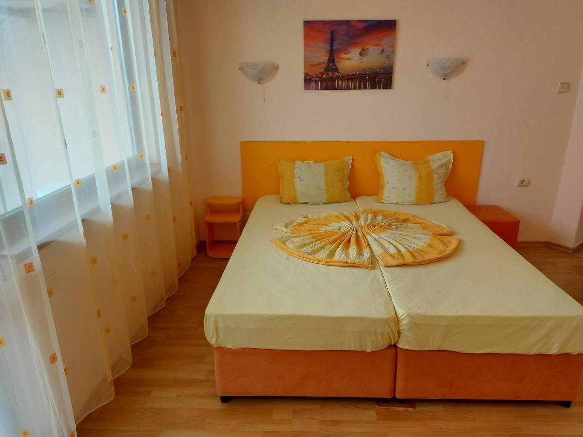 Primorski Briz Guest House Primorsko Ngoại thất bức ảnh