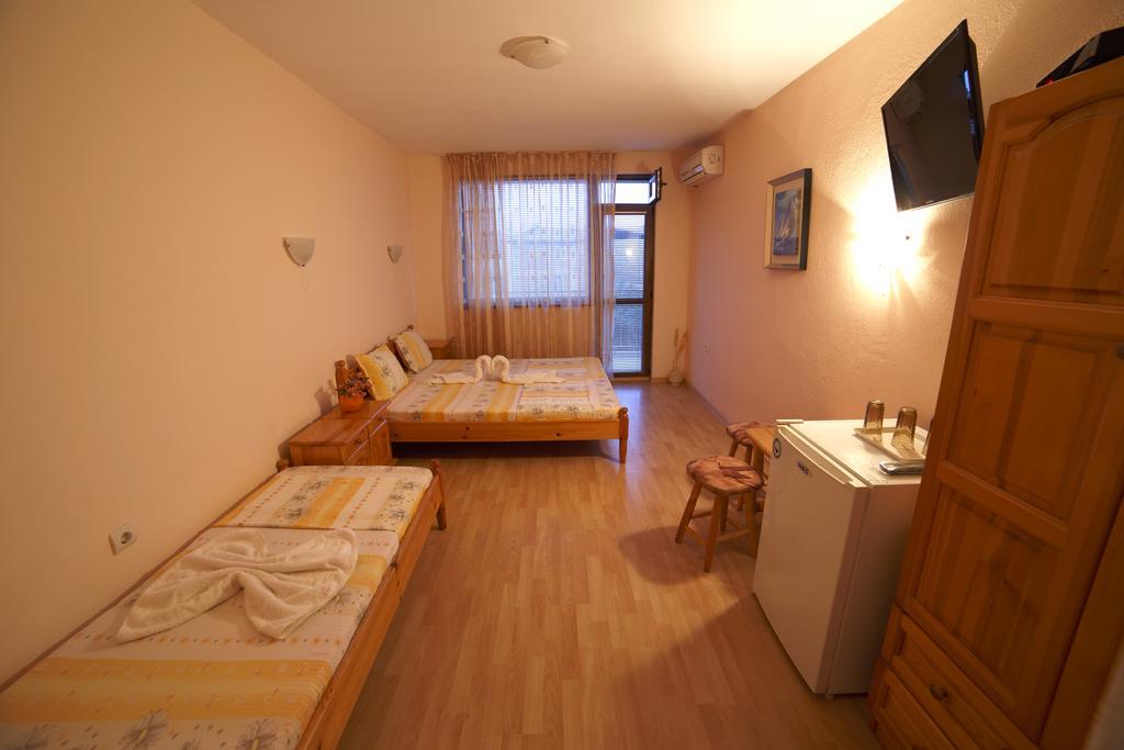 Primorski Briz Guest House Primorsko Ngoại thất bức ảnh
