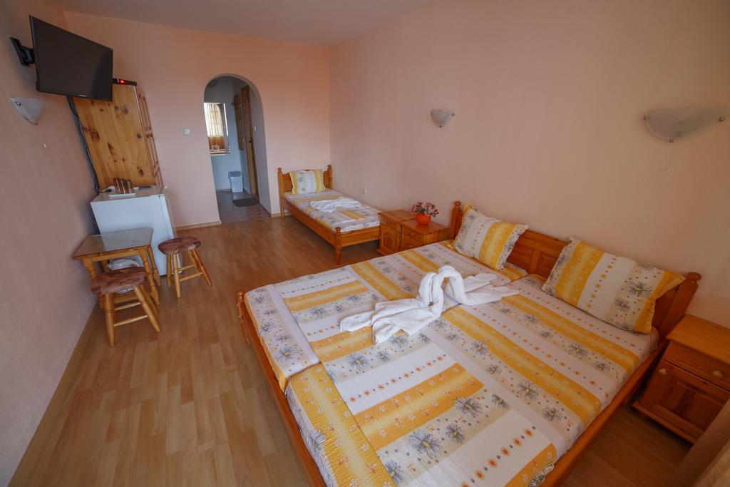Primorski Briz Guest House Primorsko Ngoại thất bức ảnh